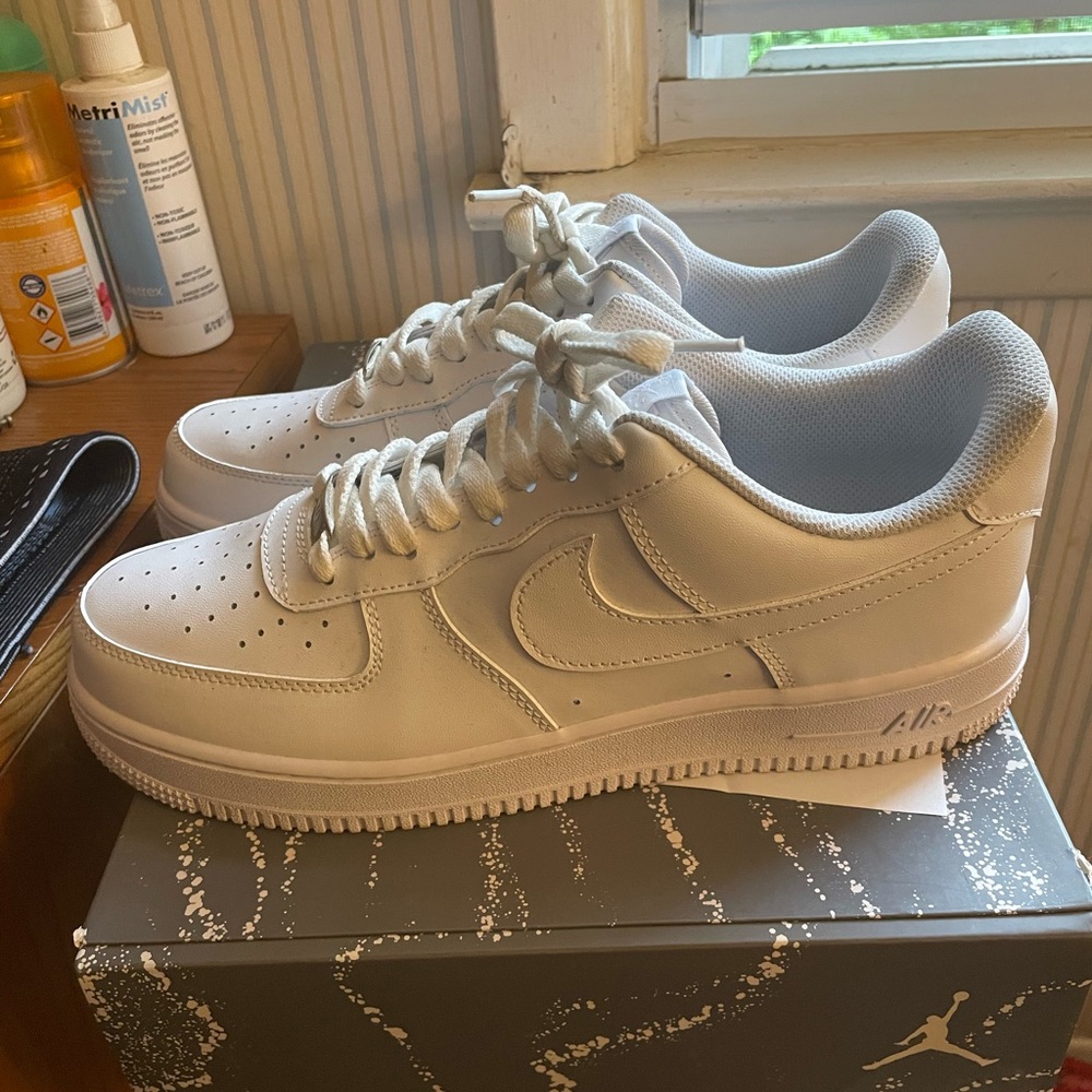 Nike White Air Force 1 Athletic Shoes - Picture 3 of 6